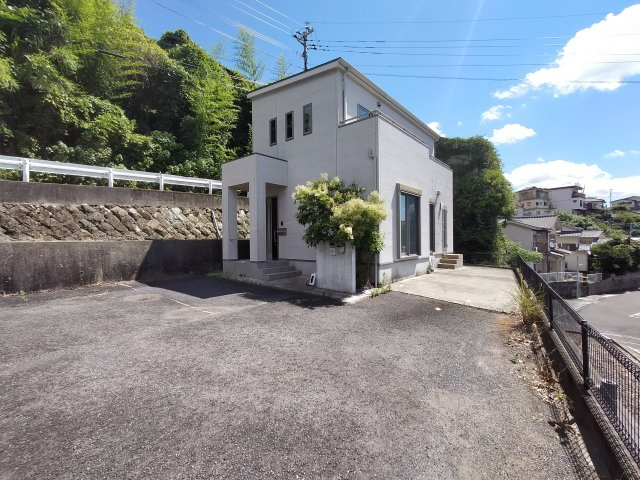 小島町一戸建の駐車場