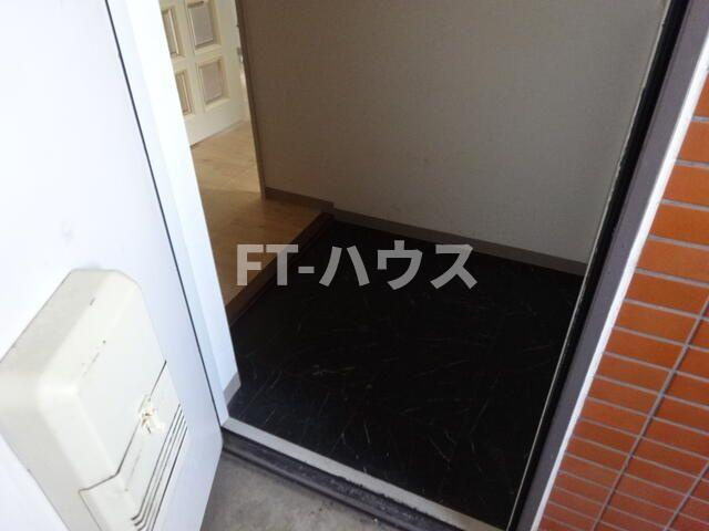 ドミール薬円台の玄関