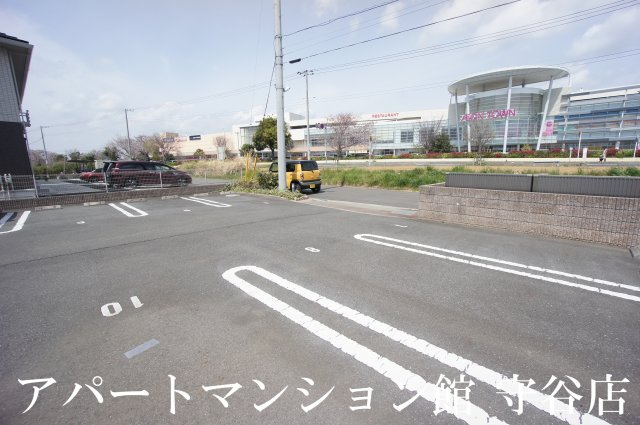 メゾン・ソレイユＢの駐車場
