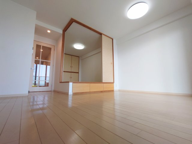 神戸垂水ヒルトップテラスの居間・リビング|ゆったりとした居間です