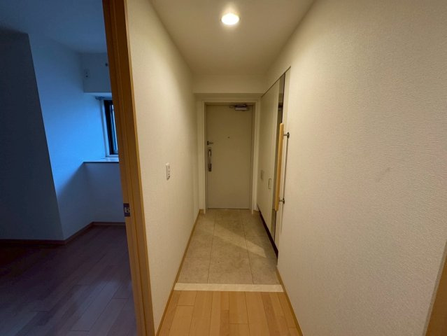 アンビエラ桃山台の玄関