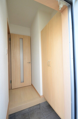 【玄関】 | ペルソーナ上尾上町 | 同アパート２階の部屋の写真です（参考）
