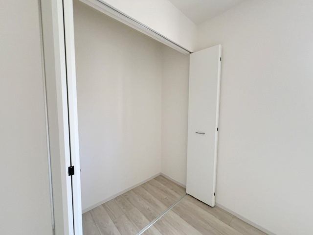 ◎茅ヶ崎市十間坂2丁目　新築戸建　1号棟の収納|洋室5.2帖の収納スペース◇