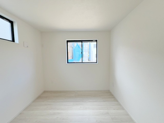 ◎茅ヶ崎市十間坂2丁目　新築戸建　1号棟の洋室|洋室5.2帖◇2面採光のお部屋◇趣味のお部屋やお子様のお部屋にもお勧めです◇