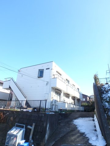 【外観】 | メゾンローゼ読売ランド | ✰小田急線読売ランド前駅徒歩圏内！
✰閑静な住宅地にある、陽当たりの良いアパートです！
