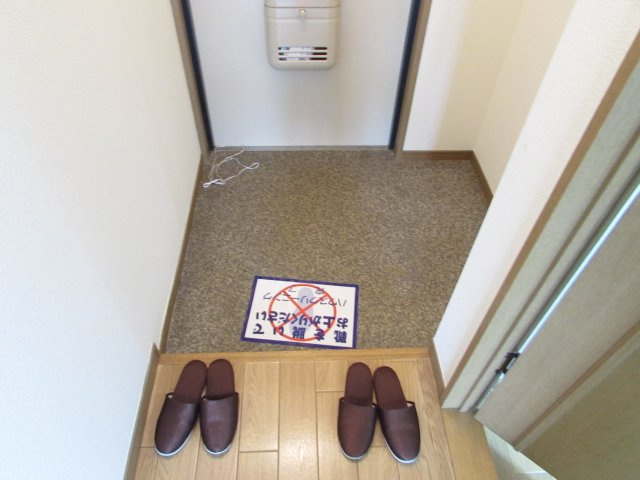 エントピアハイムSの玄関