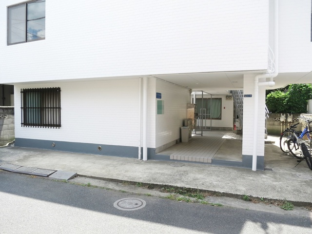 ホワイトパレスのエントランス