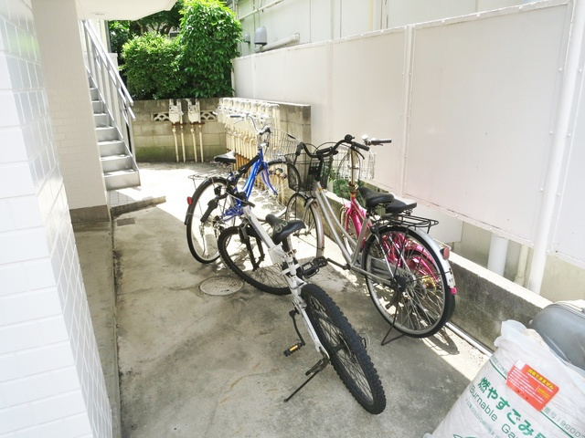 ホワイトパレスのその他共用部分|自転車置き場ございます。