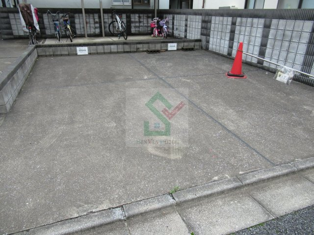 グランドールの駐車場
