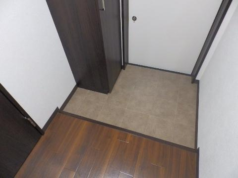 名古屋市熱田区大宝２丁目のアパートの玄関