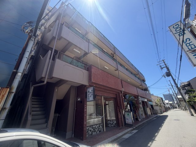 シャトー明石の外観