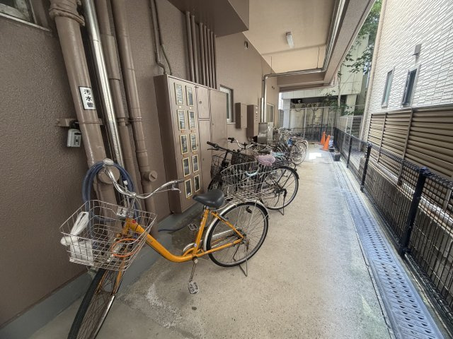 シャトー明石の駐輪場
