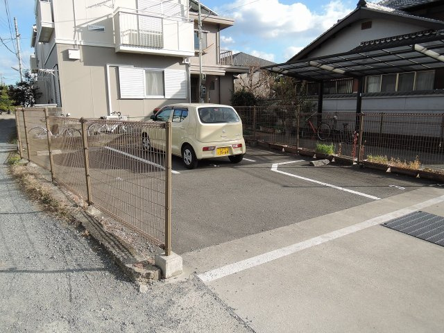 中本ハイツの駐車場