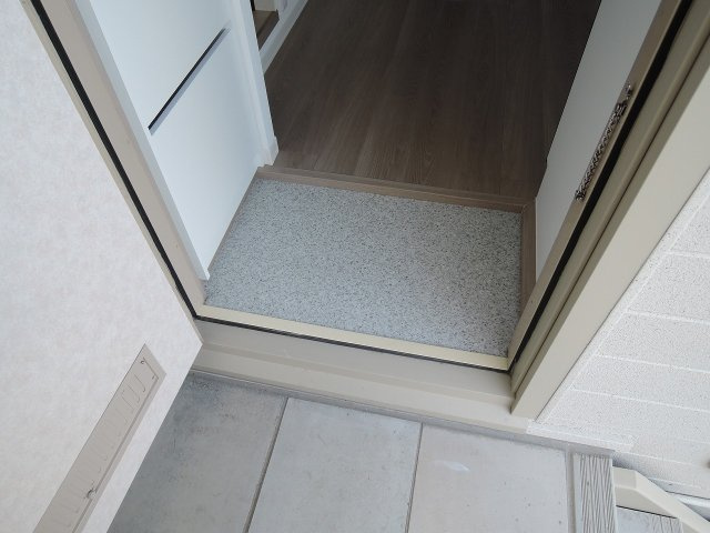 中本ハイツの玄関