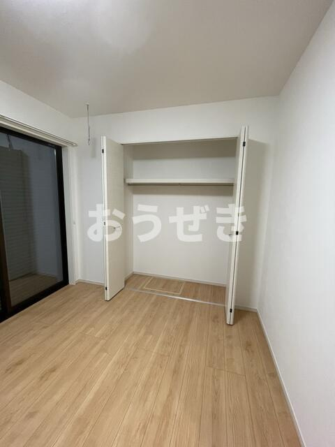 Ｃａｓａ　Ｂｒｕｎｏの居間・リビング|収納力◎なクローゼット付