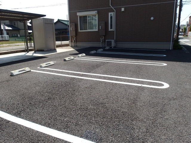 カーザ　セレーナＢの駐車場