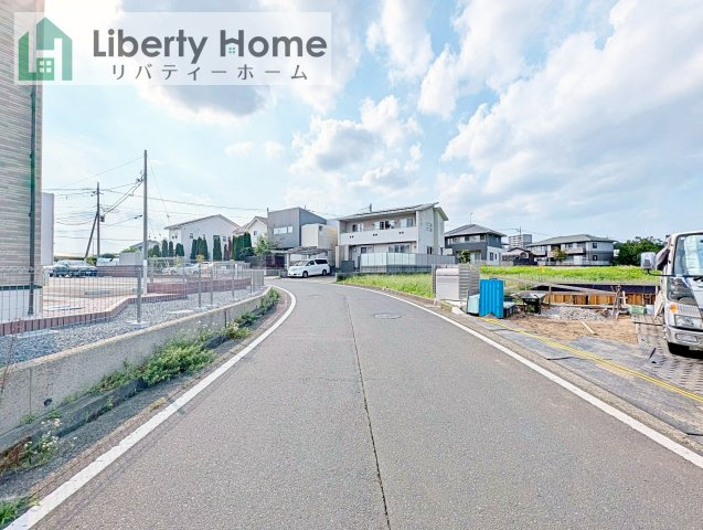 水戸市見川23期　新築戸建の前面道路含む現地写真