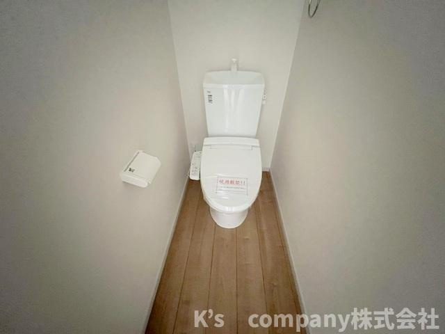 ◎茅ヶ崎市十間坂2丁目　新築戸建　2号棟のトイレ|白を基調とした清潔感のあるトイレ◇