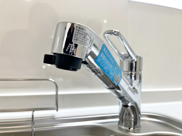 板橋区栄町のキッチン|【浄水器】
クリアな水が毎日使え、見た目にもスマートな浄水器一体 