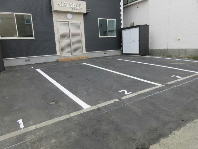 エマーブルの駐車場