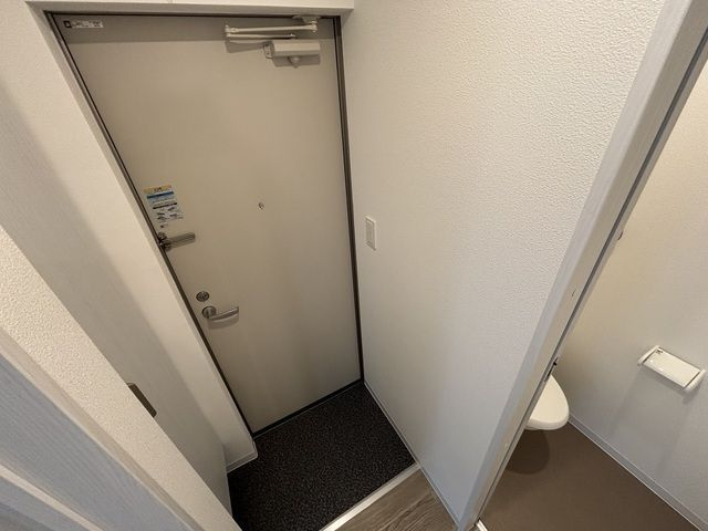 ジーメゾン越谷下間久里の玄関