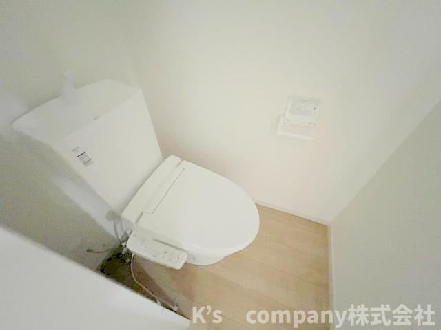 ◎茅ヶ崎市十間坂2丁目　新築戸建　3号棟のトイレ|白を基調とした清潔感のあるトイレ◇