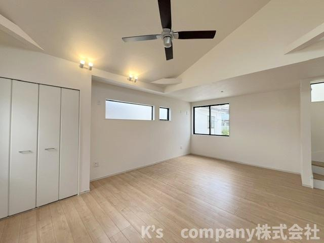 ◎茅ヶ崎市十間坂2丁目　新築戸建　3号棟の居間・リビング|リビング収納も充実しているLDK☆