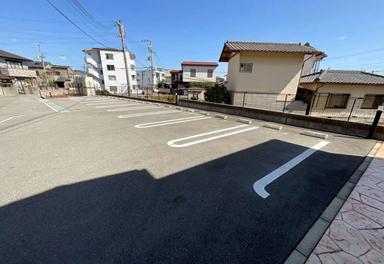 三田市南が丘　収益アパート　メゾンデンⅠ・Ⅱの駐車場