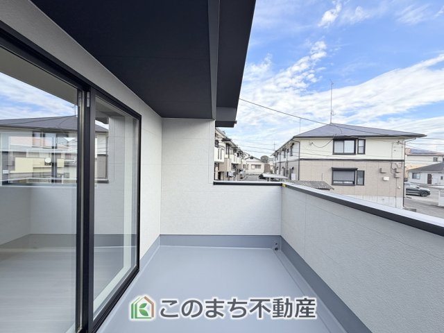 リガーレ宇都宮市石井町6期のバルコニー|南向きの大型バルコニーは陽当り良好で、たっぷりのお洗濯物もよく乾きます！
さらにインナーバルコニーなので雨の日でも安心してお出かけできますね♪