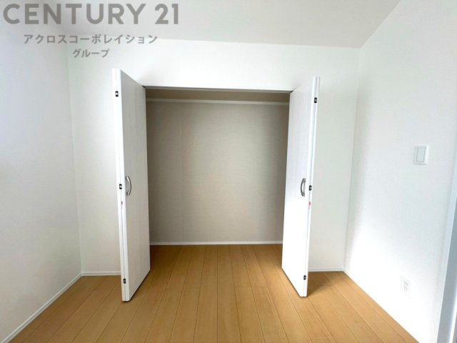 衣類やアクセサリー、小物類の収納が便利で整理整頓がしやすく、部屋の美観を保ちつつ、スペースを最大限に活用できます。衣服のしわやダメージを防ぎ、長持ちさせることができます。