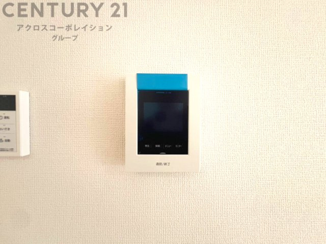訪問者が来たときにテレビ画面で確認できるため、安心してドアを開けられます。録画機能があるものもあり、留守中に来訪者を記録しておくことができます。利便性が高く、セキュリティ面でも安心です。
