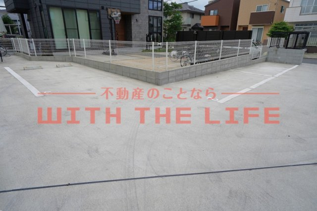 THE　NOBLES諏訪野町Ⅱ（ザノブレス）【キャッシュバック対象物件】の駐車場|駐車場完備です