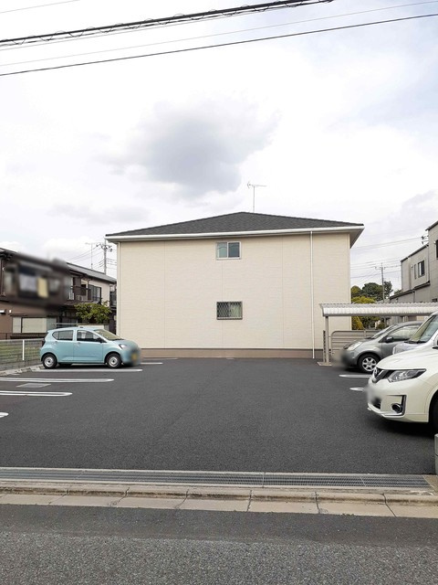 バミー・ウィステリアの駐車場
