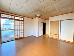 【洋室】 | 岩国市室の木町4丁目戸建 | 1階南東側洋室