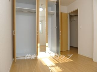 メゾン　フェリーチェの寝室|ミラー付きクローゼットあり