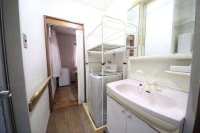 【独立洗面台】 | 大津市木の岡町19-8　中古戸建 | 2027年7月撮影、洗面室、AIで家具消し加工してあります