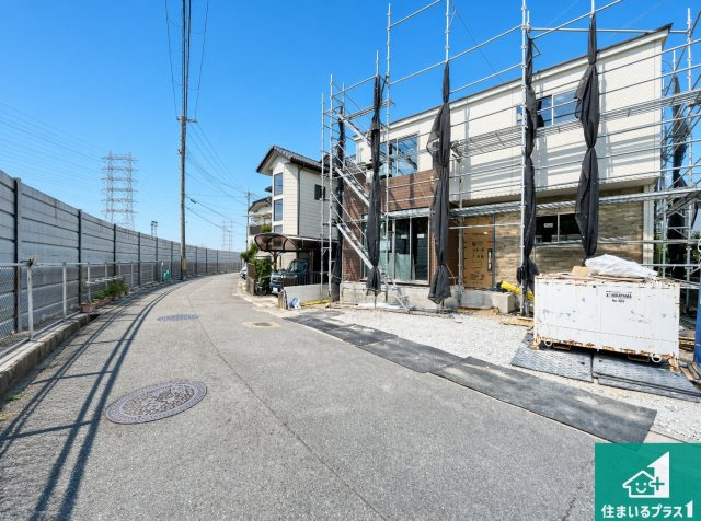 ■宝塚市安倉北　第1期　新築一戸建ての前面道路含む現地写真|周辺は落ち着いた街並みの住宅地！子育てがしやすい住環境です！まだ未完成ですが、現地でしかわからない事もございます。是非一度ご覧ください。