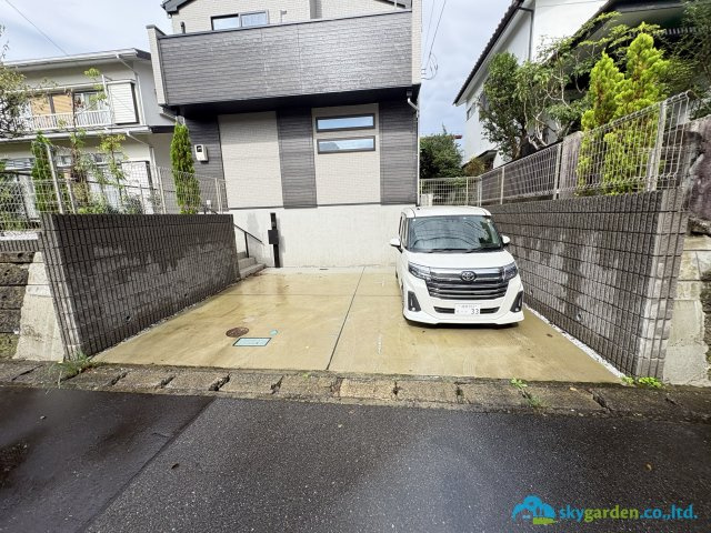 鎌倉市今泉台7丁目　中古戸建の駐車場|並列2台駐車可能