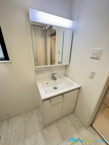 鎌倉市今泉台7丁目　中古戸建の独立洗面台|独立洗面台あり、毎朝おしゃれに忙しい女性の方におすすめです