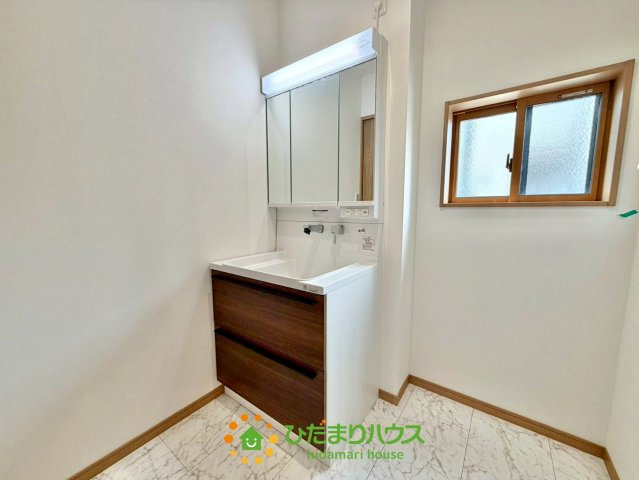ワイウッドコート久喜市吉羽第7期　新築一戸建て　05の独立洗面台