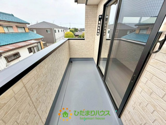 ワイウッドコート久喜市吉羽第7期　新築一戸建て　05のバルコニー