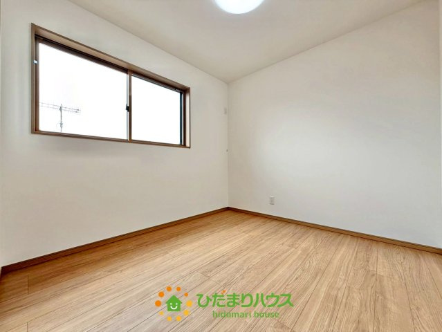 ワイウッドコート久喜市吉羽第7期　新築一戸建て　05の洋室