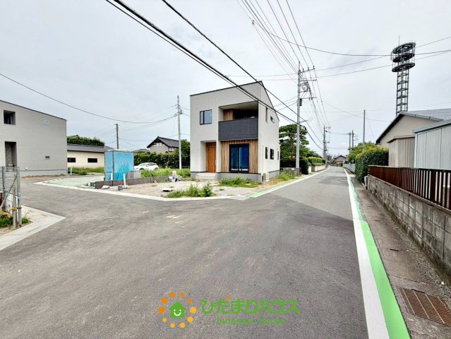 ワイウッドコート久喜市吉羽第7期　新築一戸建て　05の前面道路含む現地写真