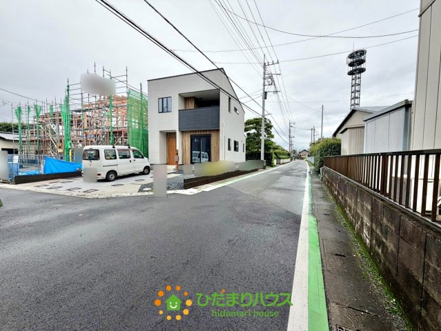 ワイウッドコート久喜市吉羽第7期　新築一戸建て　05の前面道路含む現地写真