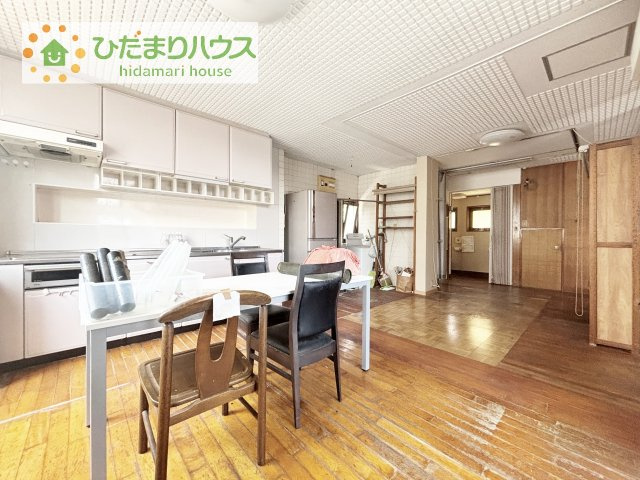 【居間・リビング】 | 取手市戸頭3丁目　中古戸建 | お友達や親戚とホームパーティもいいですね(*^^*)