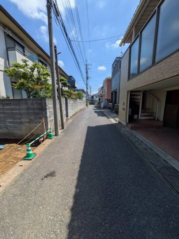 富士見市鶴瀬西３丁目の売地の前面道路含む現地写真