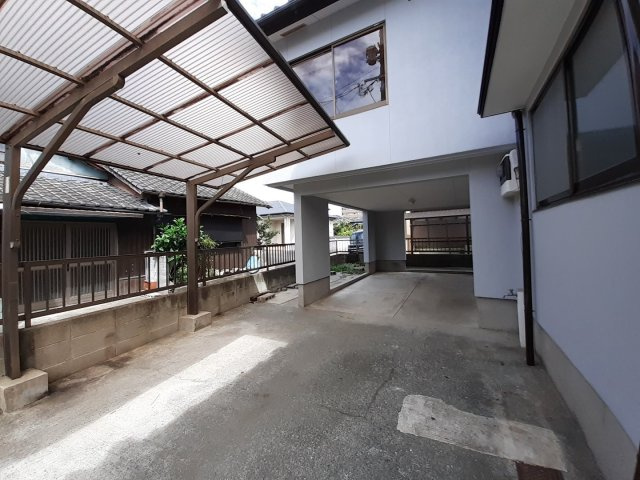 熊本市西区新土河原１丁目の中古一戸建の駐車場