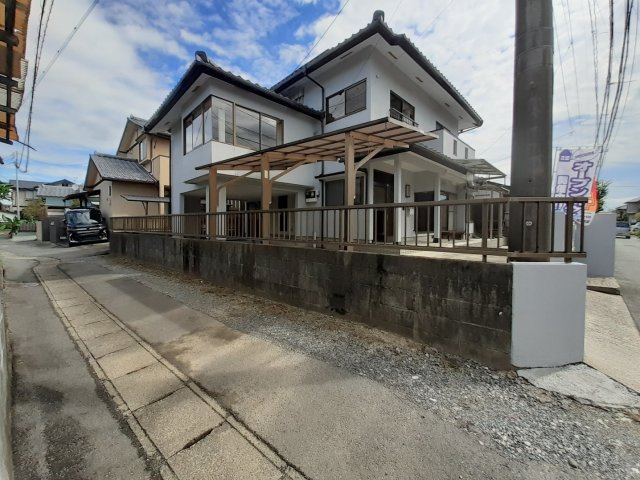熊本市西区新土河原１丁目の中古一戸建の前面道路含む現地写真