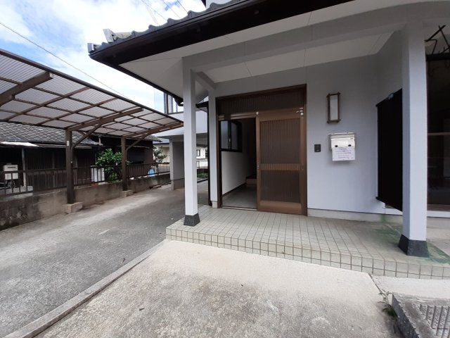 熊本市西区新土河原１丁目の中古一戸建の玄関