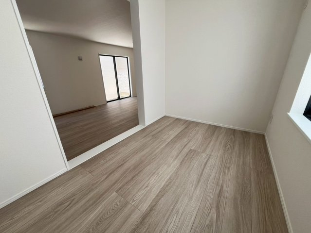 沖縄市知花新築戸建て　B号棟（全5棟）の洋室|使い勝手のいい洋室です